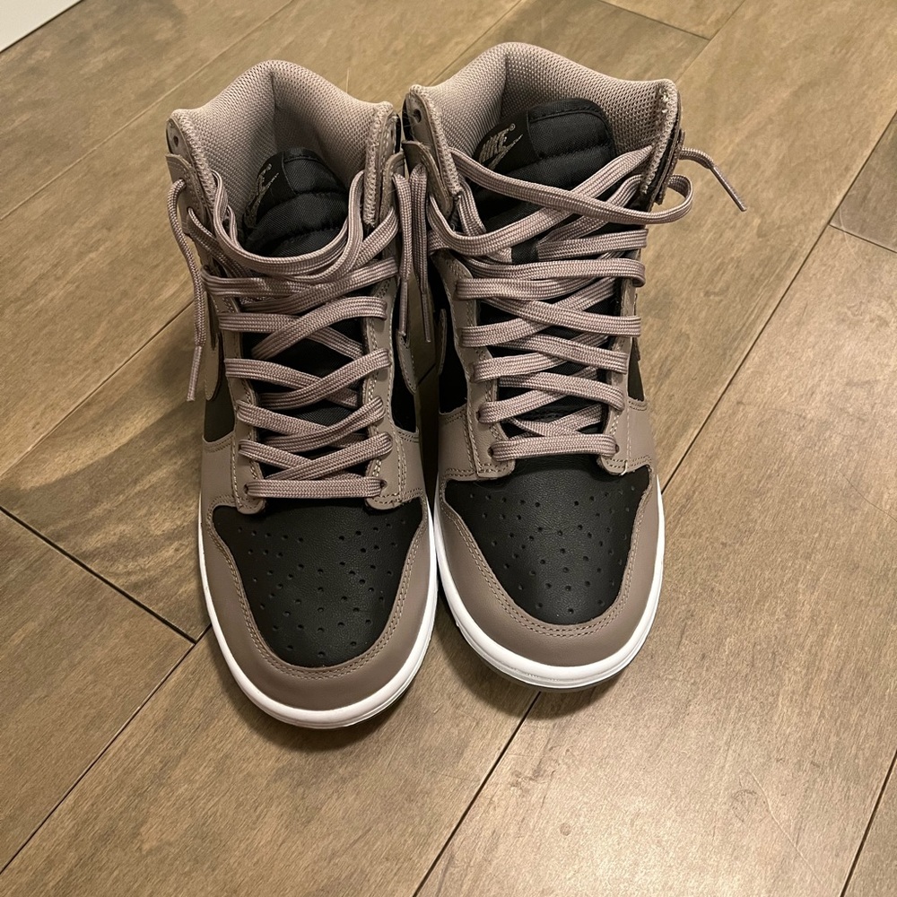 Women Nike Dunks size 7.5